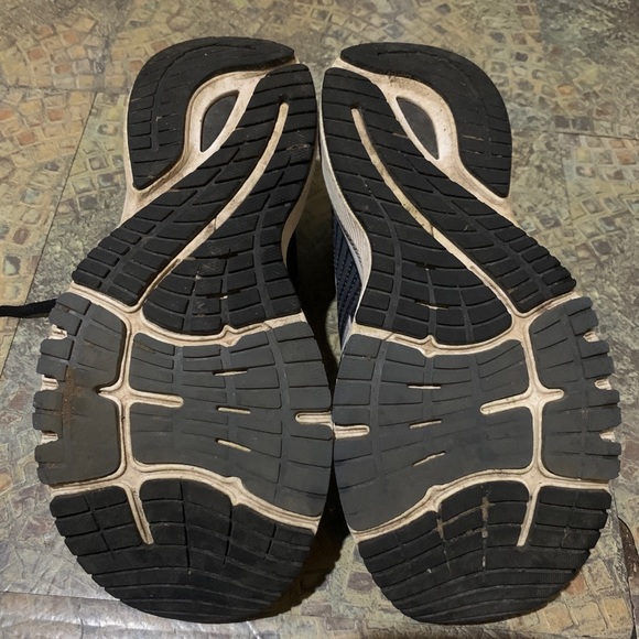 New Balance 860 Women’s size 8 Running shoe. - Picture 3 of 6